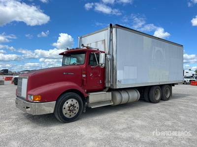 1995 International  9400 6x4 Furgoneta caja cerrada