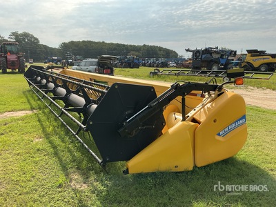2013 New Holland 740CF 35 ft Combine Header