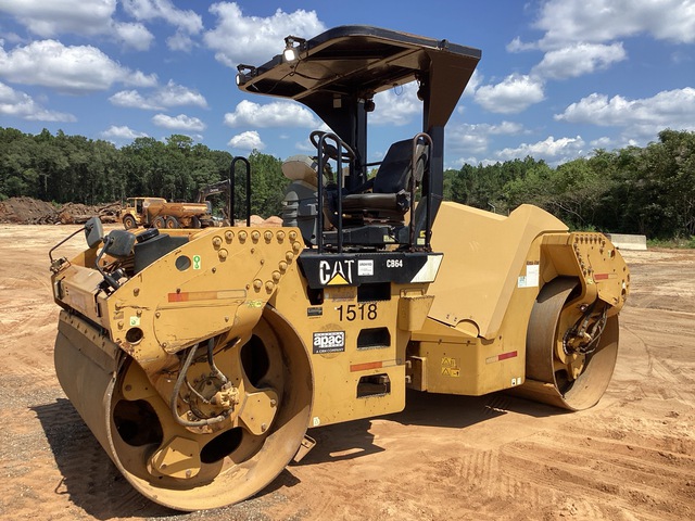 2014 Caterpillar CB64