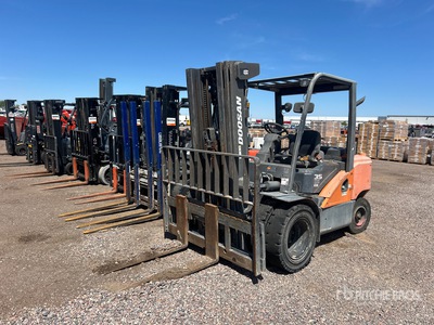 2018 Doosan D35S-7 7000 lb Pneumatic Tire Forklift
