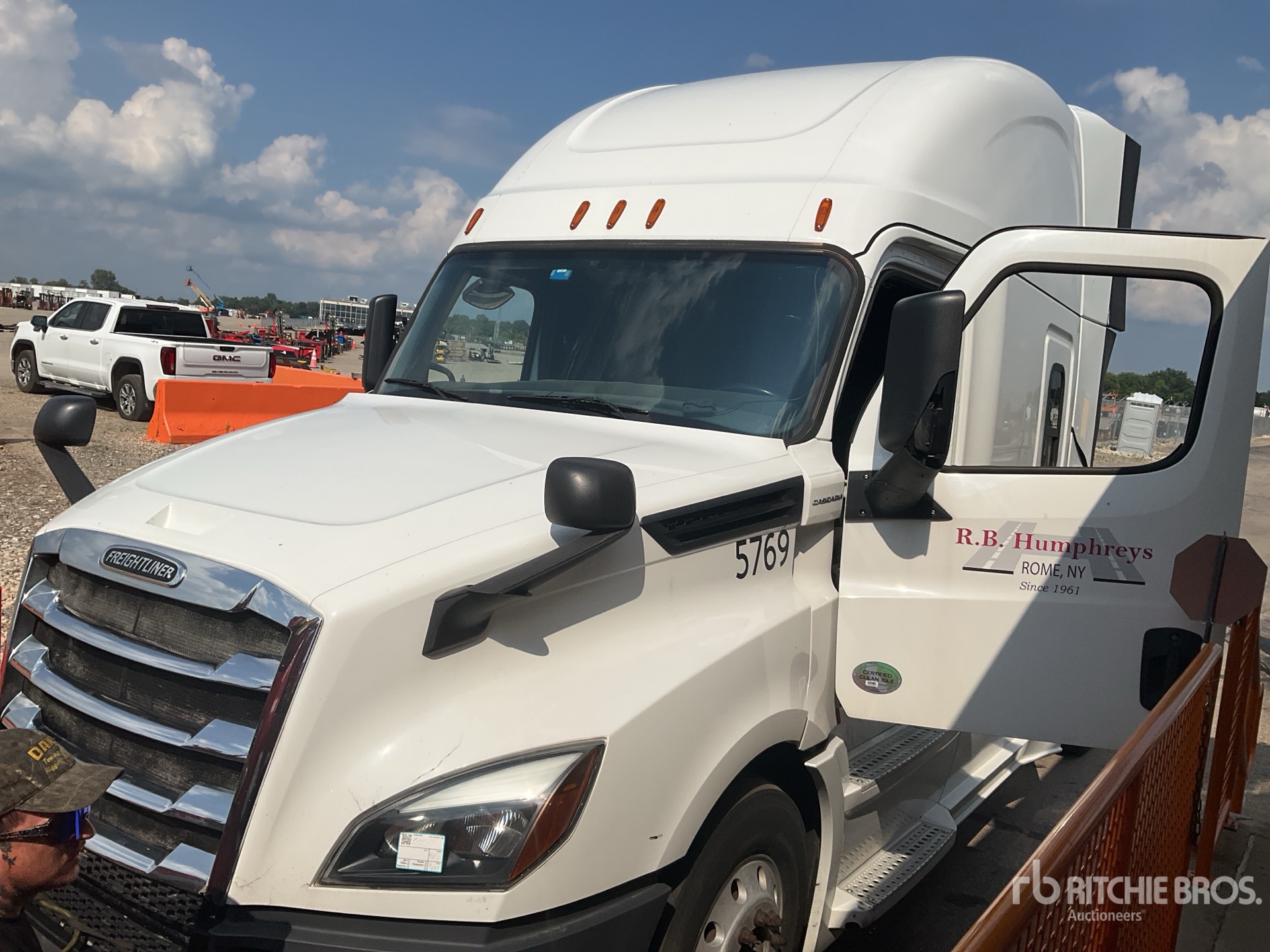2018 Freightliner Cascadia 126 T/A Sleeper Truck Tractor