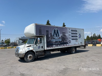 2002 International 4300 SBA 4x2 Van Truck
