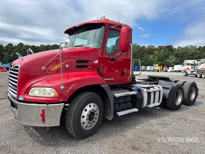 2014 Mack CXU613 Pinnacle 6x4 Tracteur Routier Couchette