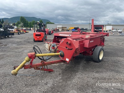 International 425 Square Baler