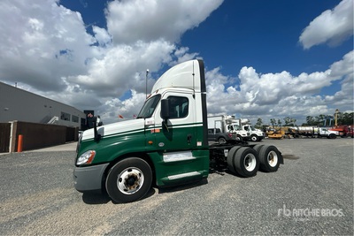 2016 Freightliner Cascadia 125 6x4 T/A Day Cab Truck Tractor