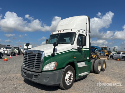 2016 Freightliner Cascadia 125 6x4 T/A Day Cab Truck Tractor