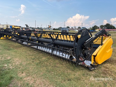 2017 New Holland 880CF 38 ft 10 in Draper Tête de moissonneuse/batteuse