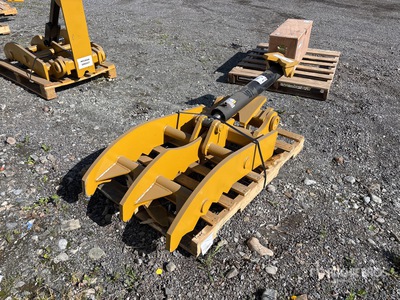 Gentec HT-2650 47 in Hydraulic Excavator Thumb (Unused)