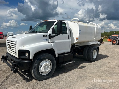 2005 Chevrolet C8500 4x2 Water Truck