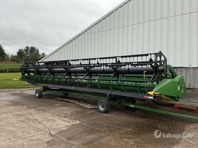 John Deere 630F Platform 30 ft 0 in Auger Combine Header