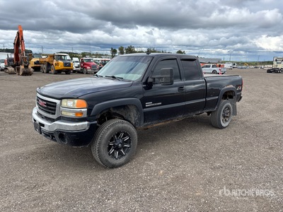 2006 GMC Sierra 2500HD 4x4 Extended Cab Pickup