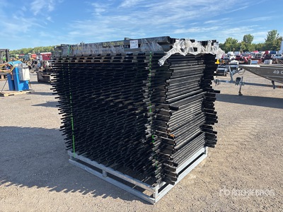 Quantity of (45) 2025 SKLP SK-S45 6 ft x 5 ft Powder Coated Corral Clôture (Unused)