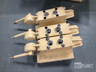 Oshkosh 2CT399R Directional Control Linear Valve