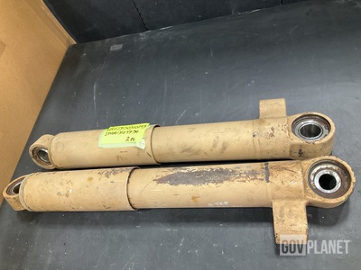 (2) 12369308 Bumper Shock Absorbers