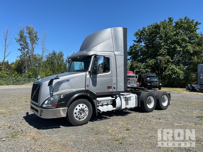 2016 Volvo VNL64T300 6x4 T/A Dagcabine Trekker