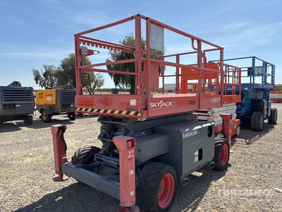 2015 Skyjack SJ6832 RT Electric Elevador de tijera