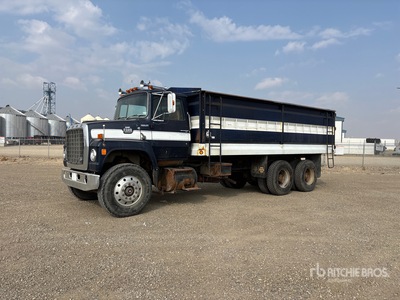 1982 Ford 8000 6x4 Grain Truck
