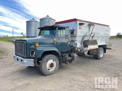2000 International 2654 4x2 Feed Truck