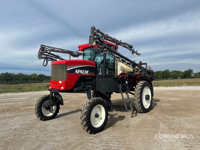 2006 Apache AS710 80 ft 4x2 Self-Propelled Sprayer