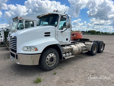 2011 Mack CXU613 6x4 Cabeza Tractora Cabina Corta