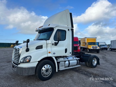 2018 Freightliner Cascadia 113 4x2 S/A Day Cab Truck Tractor