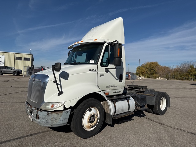 2006 International 8600 4x2 S/A Day Cab Truck Tractor 2006 International 8600 4x2 S/A Day Cab Truck Tractor