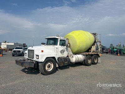 1998 Mack RD690S 6x4 Mixer Truck