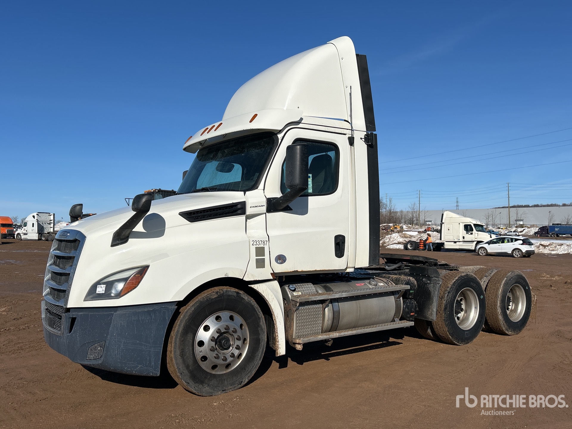 2019 Freightliner Cascadia 126 6x4 تراكتور شاحنة نهارية (ثنائية المحور)
