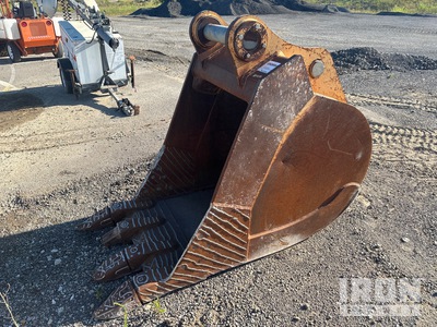 2006 John Deere 42 in 2.32 cyd Digging Excavator Bucket - Fits John Deere 450