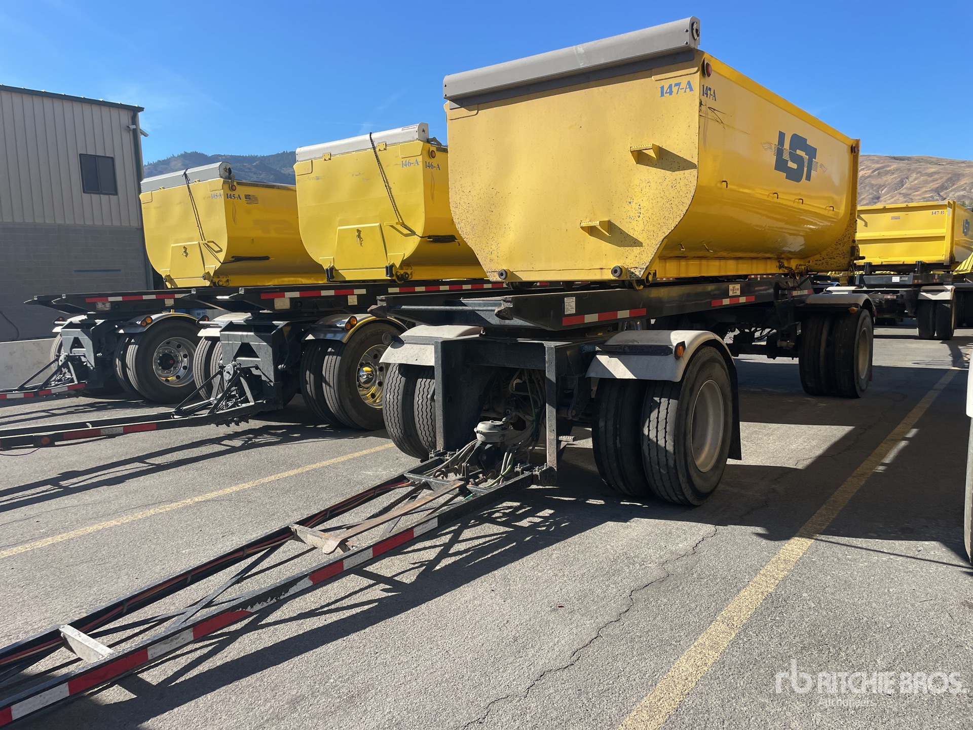 2015 Superior 2/Axle Transfer Trailer