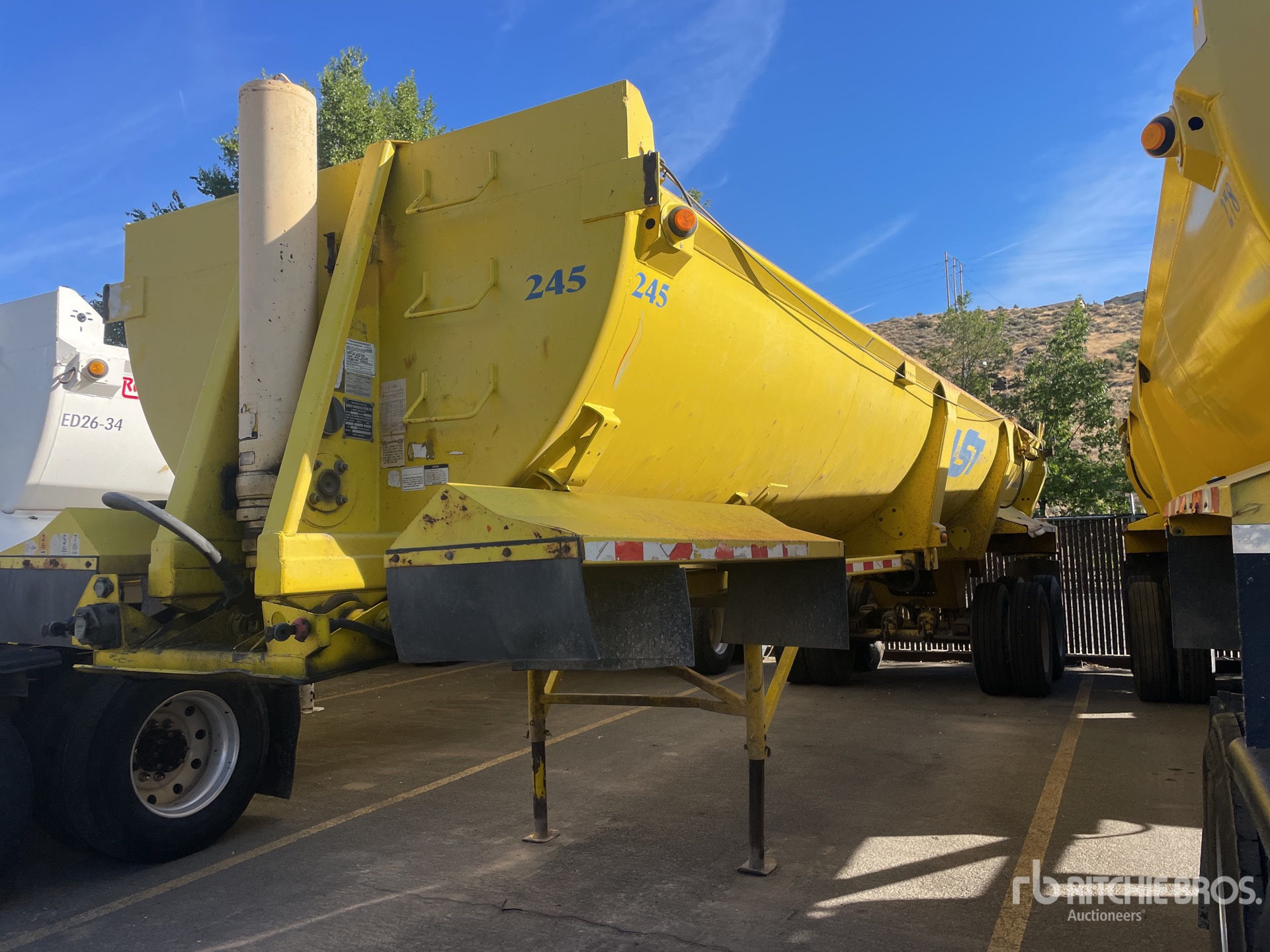 2004 Ranco 32 ft T/A Remorque à benne basculante arrière