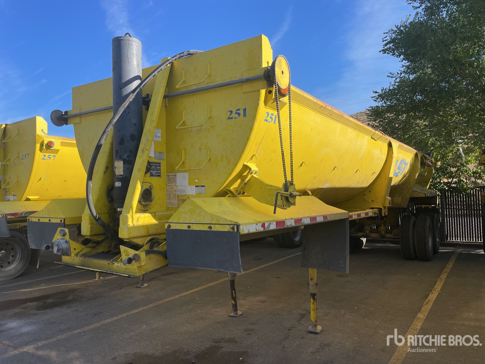 2004 Ranco 32 ft T/A End Dump Trailer