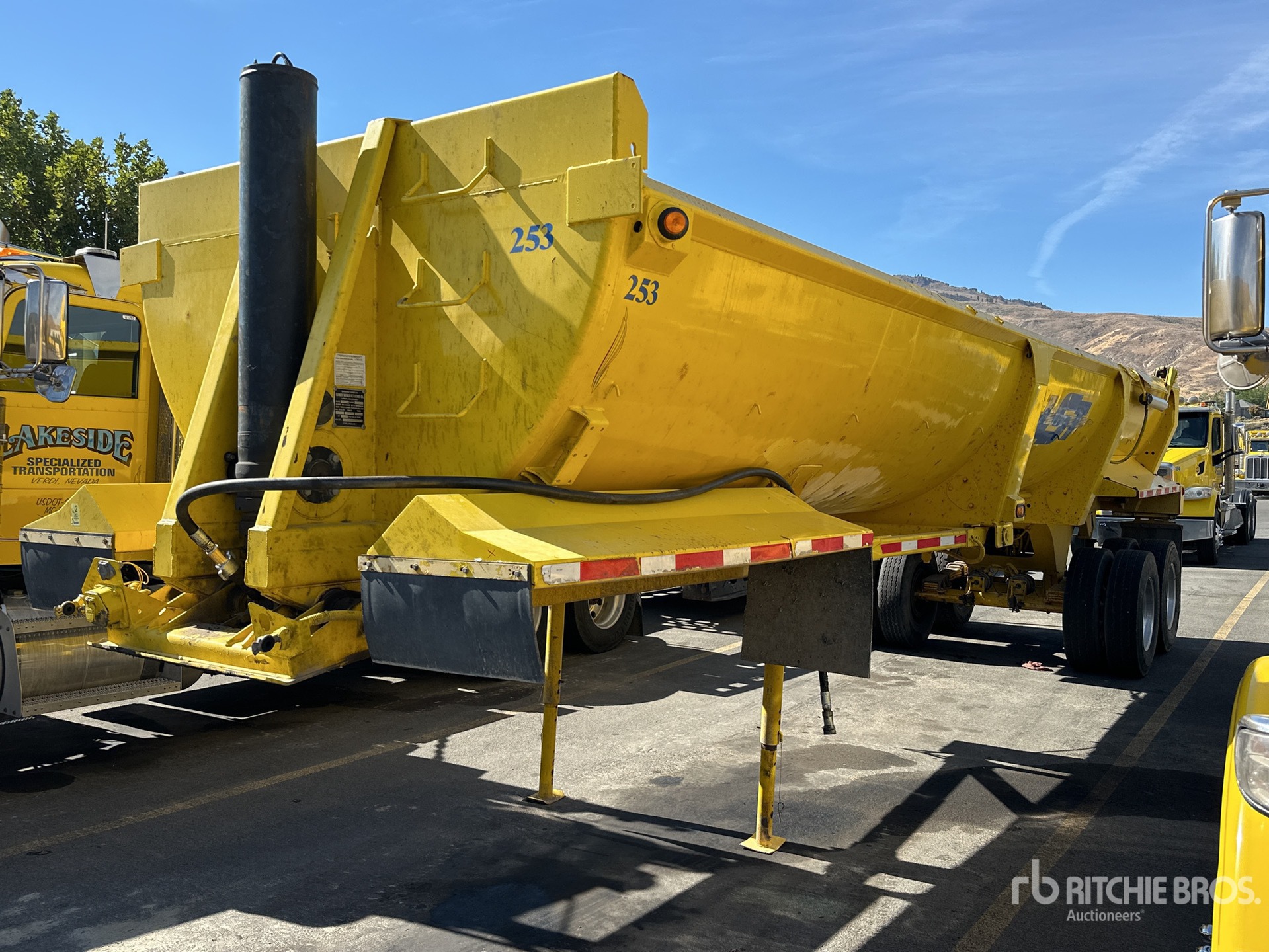 2004 Ranco 33 ft T/A Frameless End Dump Trailer