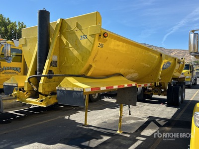2004 Ranco 33 ft T/A Frameless End Dump Trailer