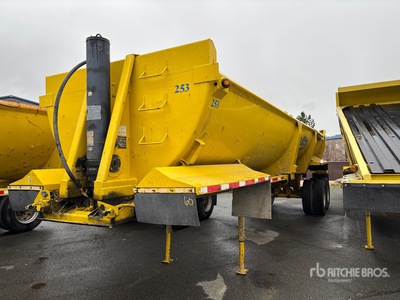 2004 Ranco 32 ft T/A Frameless Tipping Trailer