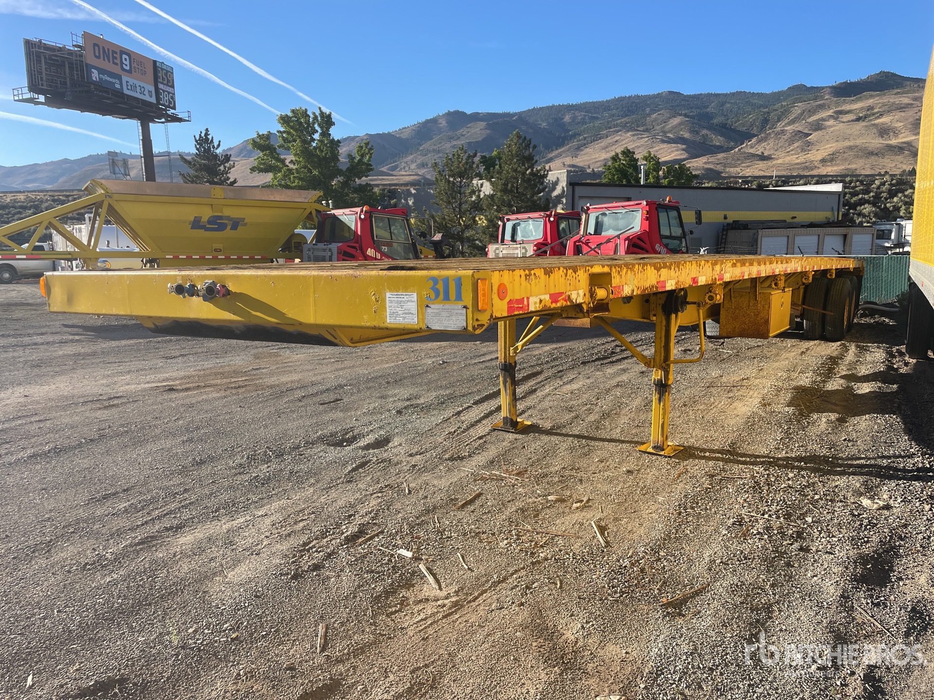 1993 Fruehauf PBA-TS-48W 48 ft T/A Flatbed Trailer