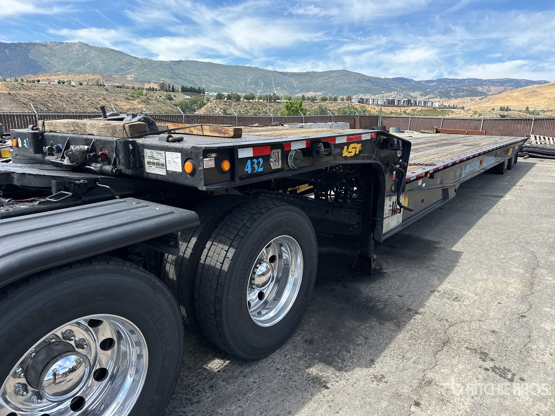 2015 Landoll 38 ft T/A Sliding Axle Trailer
