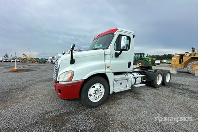 2015 Freightliner Cascadia 125 6x4 T/A Day Cab Truck Tractor