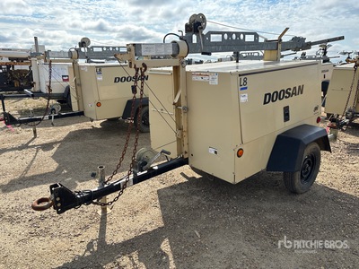 2012 Doosan L8 8 kW Light Tower