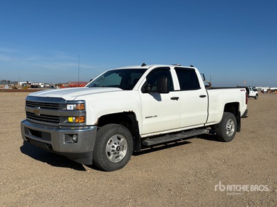 2015 Chevrolet Silverado 2500HD 4x4 Crew Cab Pickup