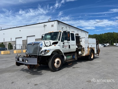 2010 International WorkStar 7300 SBA 4x2 Extended Cab Service Truck