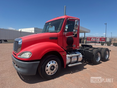 2005 Freightliner Columbia 6x4 T/A Day Cab Truck Tractor