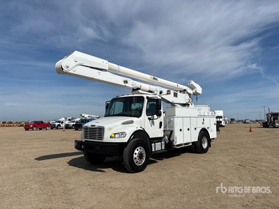 Altec AA755 55 ft on 2013 Freightliner M2 106 4x4 Camion à godets