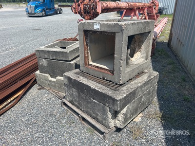 Quantity of (5) Concrete Drains Attrezzatura industriale