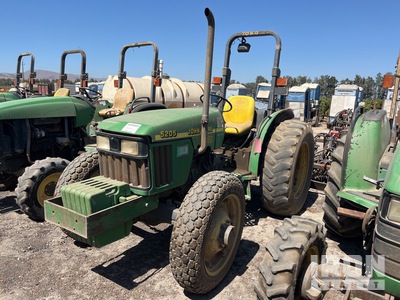 John Deere 5205 جرار ذو دفع رباعي