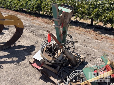 2016 Clemens EL 50 Front Mount Vineyard Leaf Remover Divers
