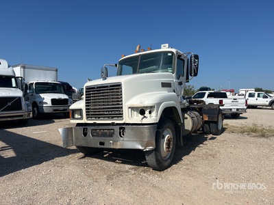 2015 Mack CHU613 6x4 Cabeza Tractora Cabina Corta (Inoperable)