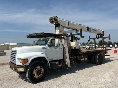 National 562C 7700 lb Straight Boom on 1999 Ford F800 4x2 Kranwägen