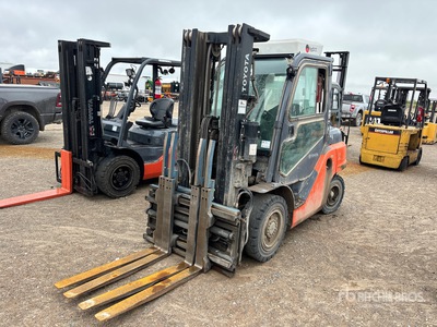 2020 Toyota 8FD40U 7350 lb Cushion Tire Forklift