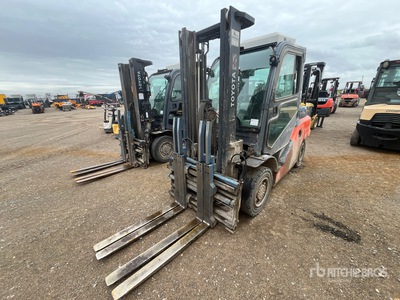 2020 Toyota 8FD40U 7350 lb Pneumatic Tire Forklift